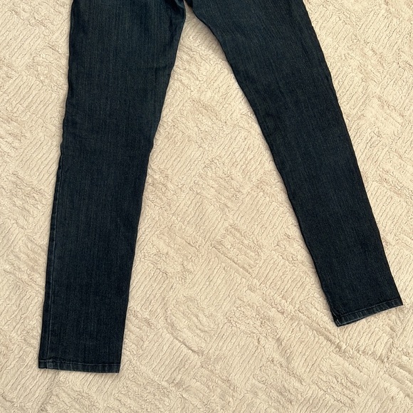 AKIRA Chicago dark wash jeans Size 5 EUC - Picture 8 of 16